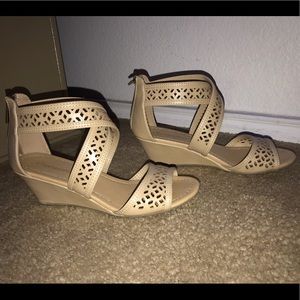 Cityclassified wedge sandal heels